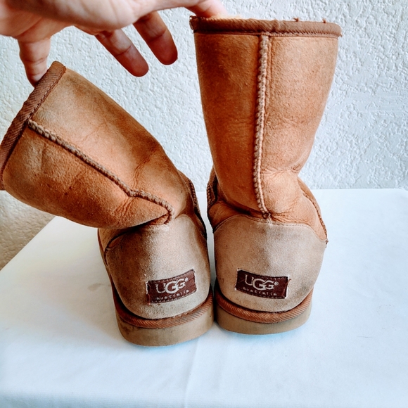 UGG Classic Short Style Boots Size 10 - Picture 2 of 5